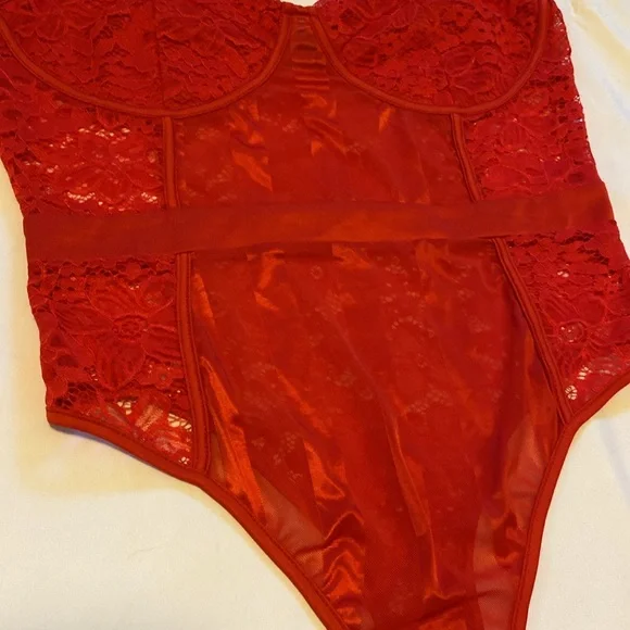 🎀 5/$20 🎀 PrettyLittleThing Shape Red Lace Bodysuit size 10 - Picture 5 of 16